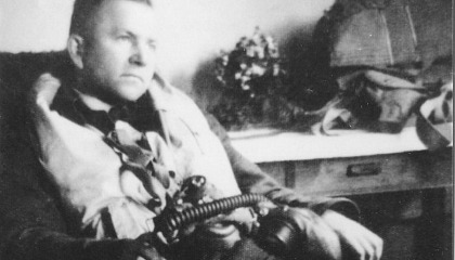 Jan Hryniewicz (ur. 22 stycznia 1902, zm. 26 lipca 1989) – oficer Wojska Polskiego, podpułkownik pilot obserwator
