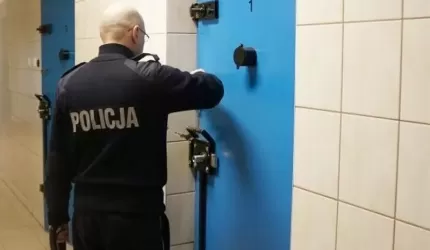 Znęcał się psychicznie i fizycznie nad partnerką i dziećmi