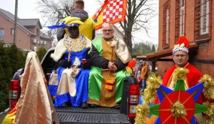 Poprowadziła ich gwiazda. Orszak Trzech Króli w Malczycach [zdjęcia i film]