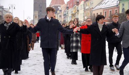 Polonez dla Rolanda – tradycja i elegancja w sercu miasta [zdjęcia]