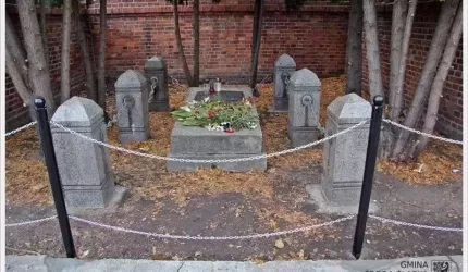 Pomnik przy ul. Malczyckiej - jak nowy