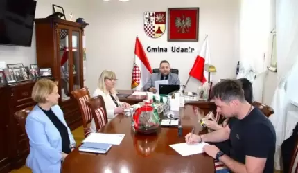 Podpisanie umowy na przebudowę lokalu mieszkalnego w Ujeździe Górnym