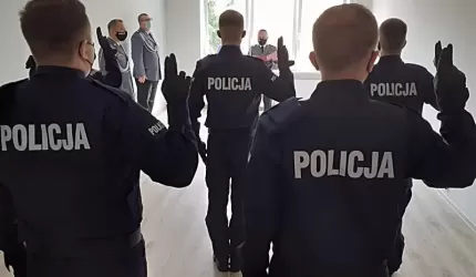 Uroczyste ślubowanie nowych policjantów średzkiej komendy