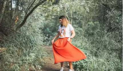 Jakie kroje spódnic wydłużają nogi?