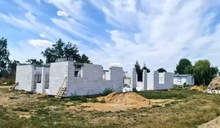 Świetlica w Rachowie pnie się w górę