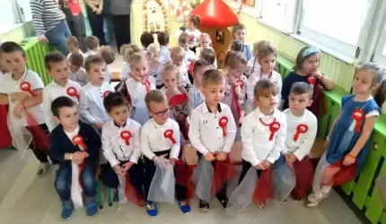 Przedszkolaki dla Niepodległej - uroczysty apel w średzkim przedszkolu nr 3