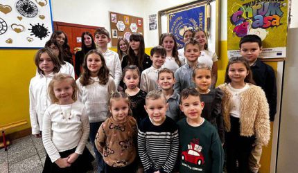 Zielona oaza w sercu szkoły! ,,EkoZakątek – Szkolna Strefa Odpoczynku i Edukacji” otwiera swoje podwoje