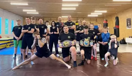 Michał Turyński, mistrz świata w kickboxingu, z wizytą w średzkim klubie GLORY Boxing Kickboxing