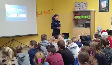 Policjanci spotkali się z uczniami z Ciechowa i Rakoszyc