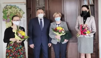 Wójt gminy Miękinia z najlepszymi życzeniami dla bibliotekarzy