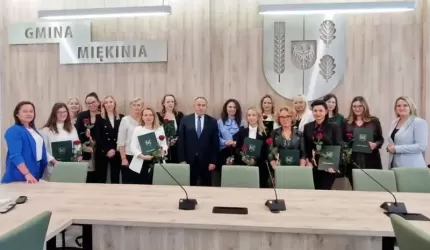 Burmistrz Miękini uroczyście wręczył nauczycielom mianowanym listy gratulacyjne