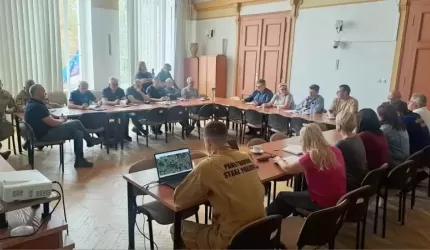 Spotkanie Powiatowego Zespołu Zarządzania Kryzysowego z udziałem włodarzy gmin i ministra