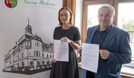 Burmistrz Miękini podpisał umowę na bezpłatne szczepienia dla dzieci