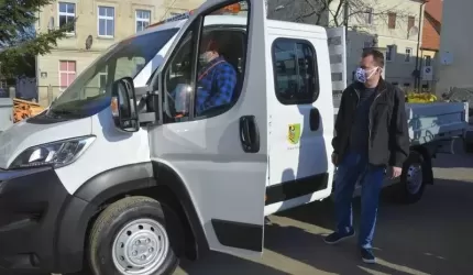 Nowy samochód dla powiatowych drogowców
