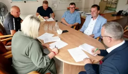 Podpisano umowę na malowanie cienkowarstwowe na drogach Powiatu