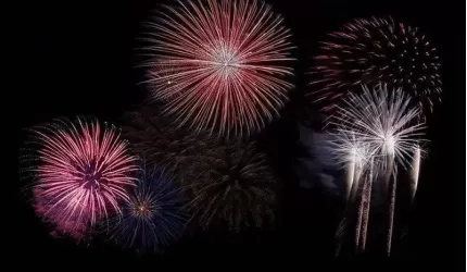 Brak godziny policyjnej, czasowy zakaz przemieszczania się