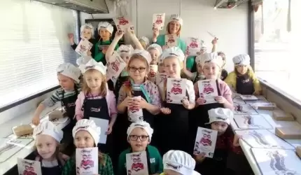 Czekoladowy autobus zawitał do Środy Śląskiej