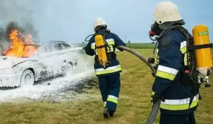 Samochód spalił się niemal doszczętnie