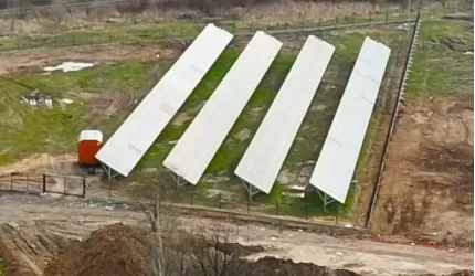 Za piaskownią w Malczycach powstała farma fotowoltaiczna. Instalacje zamontowano również na dachach kilku gminnych obiektów