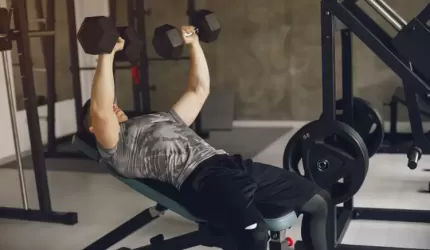 Fundament siły – wszystko, co musisz wiedzieć o ławkach treningowych