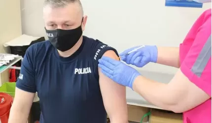 Rozpoczęły się szczepienia średzkich policjantów