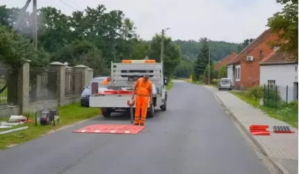 Nowe linie i progi na drogach powiatu średzkiego