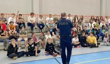 Policjanci zakończyli cykl spotkań z uczniami Zespołu Szkół w Lutyni