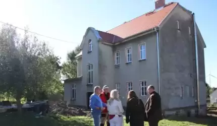 Dach plebanii w Piekarach już wyremontowany