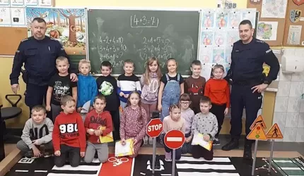 Policyjny program "Bezpieczeństwo to skarb" z udziałem uczniów z Malczyc