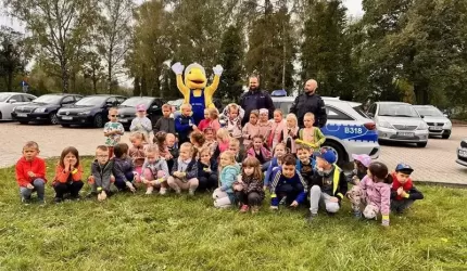 Miękińscy Policjanci z wizytą u najmłodszych