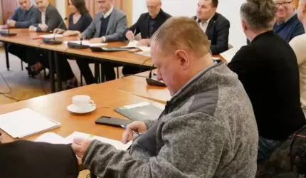 Podpisano umowy na kolejne modernizacje powiatowych dróg