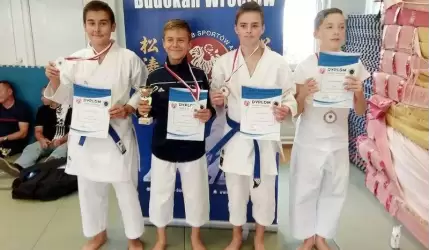 Medalowa sobota średzkich karateków