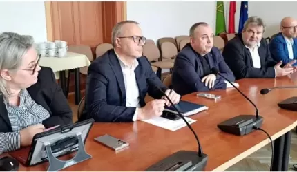 Włodarze powiatu i gmin spotkali się z przedstawicielami Urzędu Marszałkowskiego