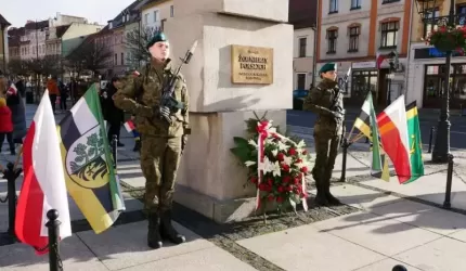 Biało-czerwone powiatowe obchody Święta Niepodległości w Środzie Śląskiej