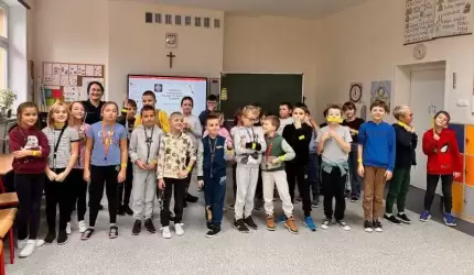 Średzcy dzielnicowi z wizytą w szkole w Rakoszycach