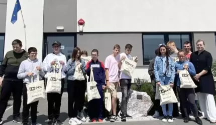 Uczniowie Specjalnego Ośrodka Szkolno-Wychowawczego z wizytą w zakładzie produkcyjnym