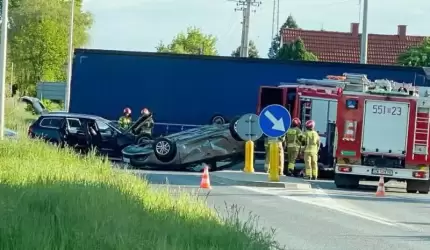 Zderzenie Toyoty z Volkswagenem w Środzie Śląskiej – 4 osoby trafiły do szpitala