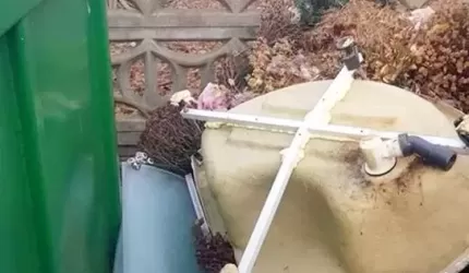 Kto podrzuca śmieci do kontenerów cmentarnych?