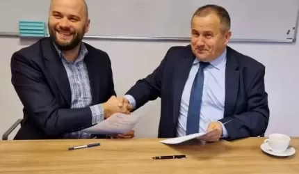 Burmistrz Jan Marian Grzegorczyn podpisał porozumienie z Fundacją PORT