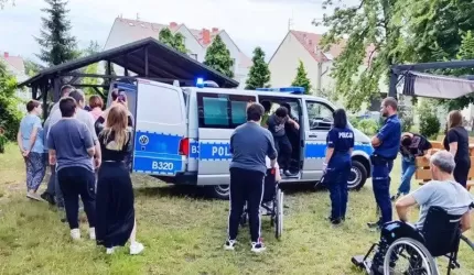 Policjanci z wizytą w placówce Stowarzyszenia Ostoja