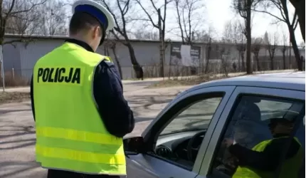 Jechali z prędkością ponad 100 km/h w obszarze zabudowanym