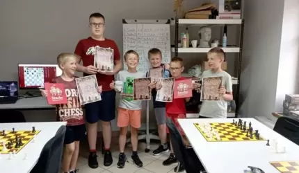 Juniorzy z szachowego klubu średzkiego Domu Kultury zakończyli tegoroczne zajęcia