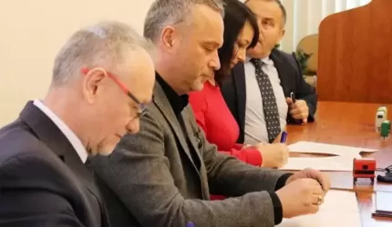 W średzkim starostwie podpisano z wójtami umowy partnerstwa