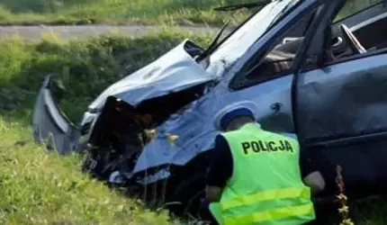 Wypadek, pożar i dachowanie w Ciechowie