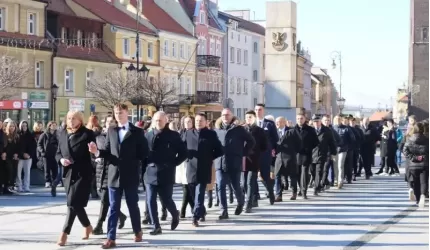 Średzcy maturzyści zatańczyli dla Rolanda