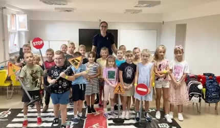 Bezpieczna droga do szkoły - spotkanie dzielnicowych z Malczyc z uczniami