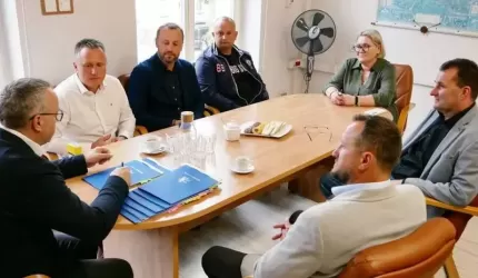 Podpisano 8 umów na budowę chodników przy drogach powiatowych