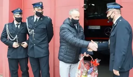 Władze Powiatu podziękowały strażakom ochotnikom