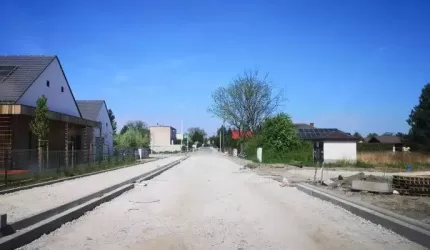 Przebudowa ul. Willowej i Dębowej w Miękini w toku