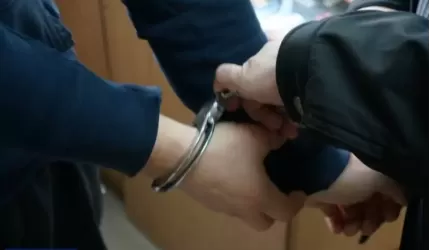 Pomagali wyjechać autem z rowu, a późnej nim odjechali...